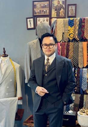 Clothes made at Allan Tailor, photo by a customer (Sáng Phan Việt)