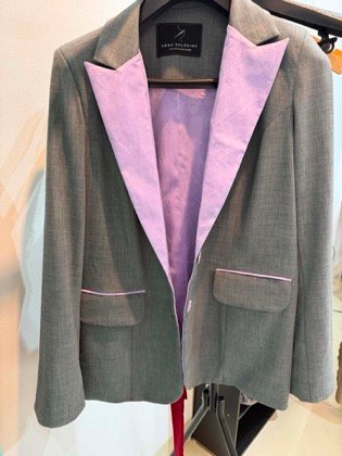 Clothes made at Anna’skleding Tailor in Danang, photo by a customer (Thanh Thảo)