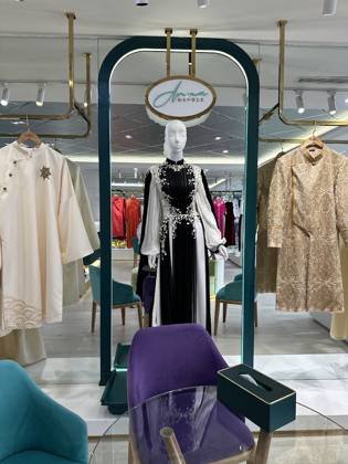 Clothes made at Ao Dai Couture by Anna Hanh Le, photo by a customer (P S)