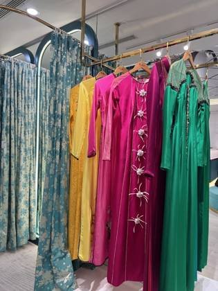 Clothes made at Ao Dai Couture by Anna Hanh Le, photo by a customer (Khanh Lê)
