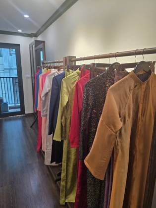 Clothes made at Áo dài Thanh Di, photo by a customer (Ha Duc Thanh)
