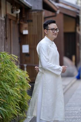 Clothes made at Áo dài Thanh Di, photo by a customer (Phat Le Duc)