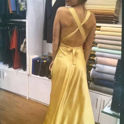 Clothes made at Công Ty Cổ Phần Nhất Minh Nguyên, photo by a customer (Saga T)