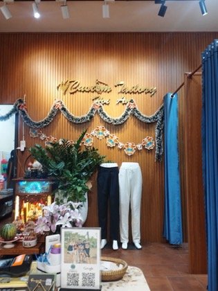Clothes made at Custom Tailory Hoi An, photo by a customer (Clément Chiron)