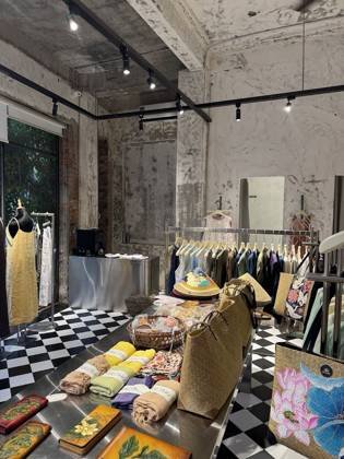 Clothes made at Ếch Ộp Store, photo by a customer (lam pjuc)