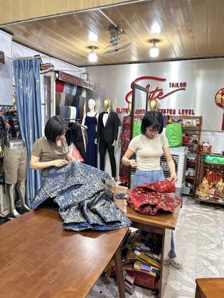 Clothes made at Elite Tailor, photo by a customer (thanh letay)