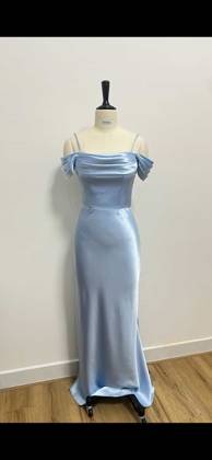 Clothes made at Ha’s Sewing Room, photo by a customer (Siqi Yang)