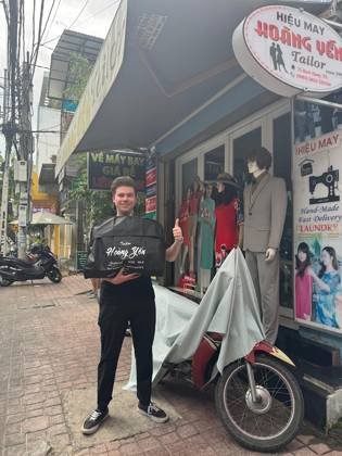 Clothes made at Hoang Yen Tailor, photo by a customer (Jordy DT)