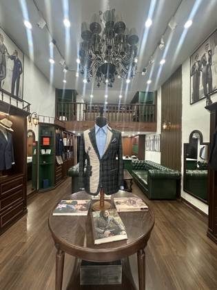 Clothes made at Juan's Tailor, photo by a customer (Chúc Phan)