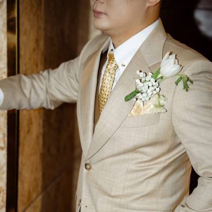 Clothes made at SARTOLAD Tailor, photo by a customer (Quest56772079158)
