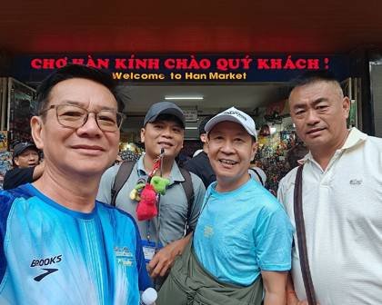 Clothes made at Tailor Shop Lam Tuyen Han Market, photo by a customer (Kenny Yang)