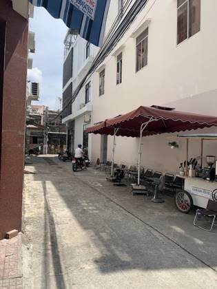 Clothes made at Tiệm May Áo Dài Phương Quỳnh, photo by a customer (Hong Nguyen)