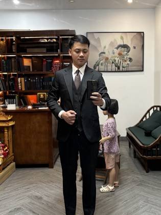 Clothes made at Tiệm may LeeTran Tailor, photo by a customer (HỒNG ĐỨC PHẠM)