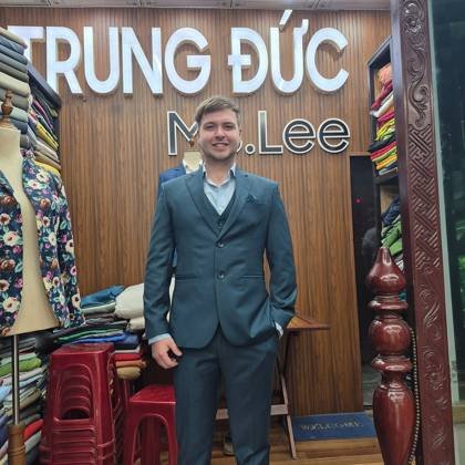 Clothes made at Trung Duc Fabric Shop, photo by a customer (Passenger11980568600)