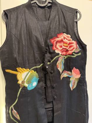 Clothes made at TuyetLan Orchids Tailor, photo by a customer (Edit Juhász)