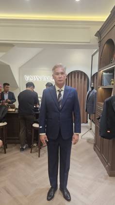 Clothes made at V.Man Tailor, photo by a customer (Larry Chor)