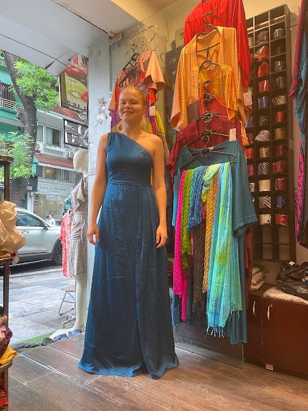 Anh Village Silk, tailor for suits and dresses in Hanoi — photo 5 of 6