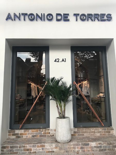 Antonio De Torres Bespoke, tailor for suits and bespoke menswear in Ho Chi Minh City (Saigon) — photo 3 of 6