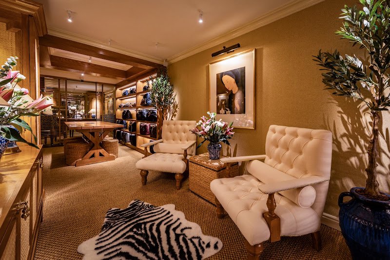 Antonio De Torres Bespoke, tailor for suits and bespoke menswear in Ho Chi Minh City (Saigon) — photo 4 of 6
