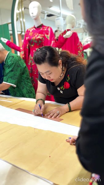 Ao Dai Couture by Anna Hanh Le, tailor for ao dai and silk in Ho Chi Minh City (Saigon) — photo 5 of 6