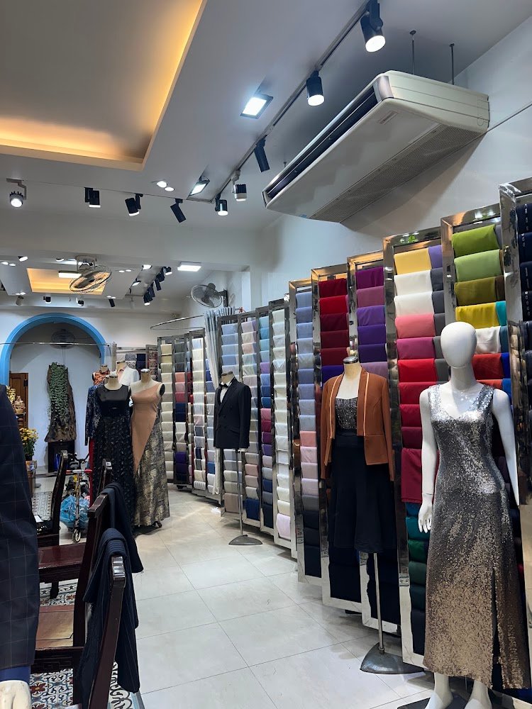 Bi Hanh Tailor, tailor for suits and dresses in Hoi An — photo 1 of 6
