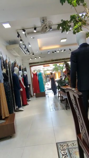 Bi Hanh Tailor, tailor for suits and dresses in Hoi An — photo 4 of 6