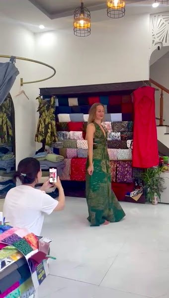 Blue Velvet Tailor, tailor for dresses and trousers in Hoi An — photo 4 of 5