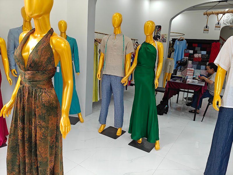 Blue Velvet Tailor, tailor for dresses and trousers in Hoi An — photo 5 of 5