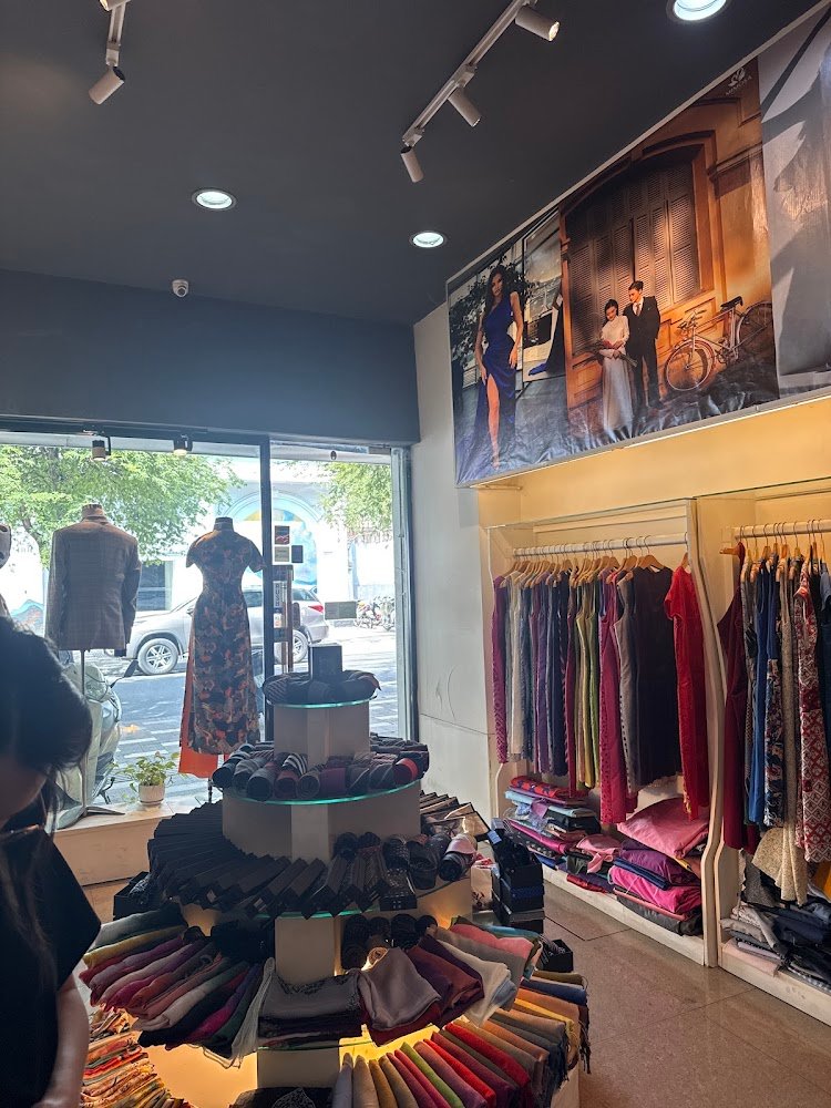 Elegant Silk, tailor for silk and suits in Ho Chi Minh City (Saigon) — photo 1 of 6