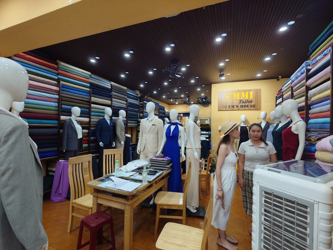EMMI Tailor by Em's House, tailor for suits and dresses in Hoi An — photo 1 of 6