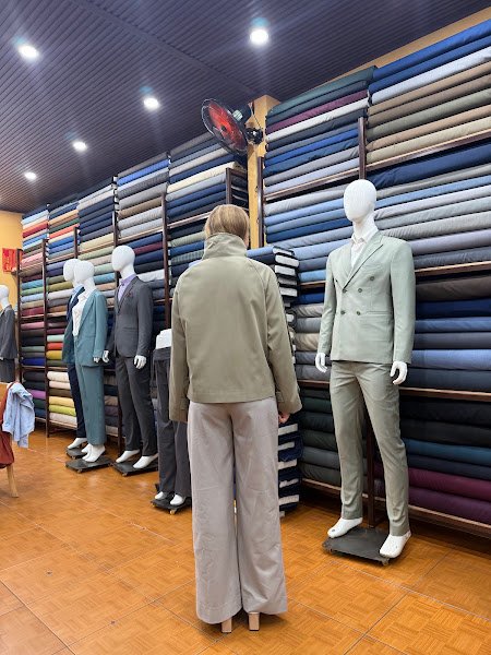 EMMI Tailor by Em's House, tailor for suits and dresses in Hoi An — photo 3 of 6