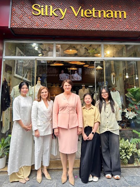 Hanoi Silk Art, tailor for silk and linen in Hanoi — photo 5 of 6