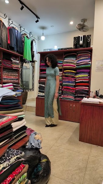 Hoàng Vân Silk, tailor for silk and suits in Hanoi — photo 4 of 6
