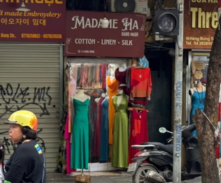 Madame Ha Handmade, tailor for dresses and silk in Hanoi — photo 5 of 6