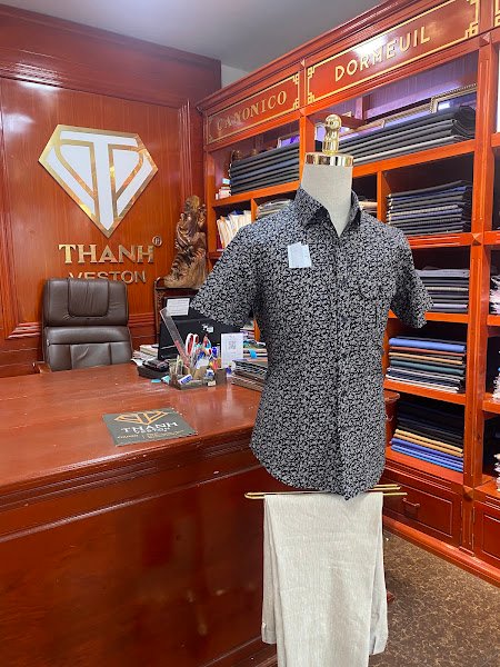 Madame Trinh tailor house, tailor for alterations and repairs in Hanoi — photo 5 of 6