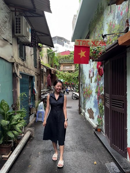 May, tailor for linen and silk in Hanoi — photo 4 of 6