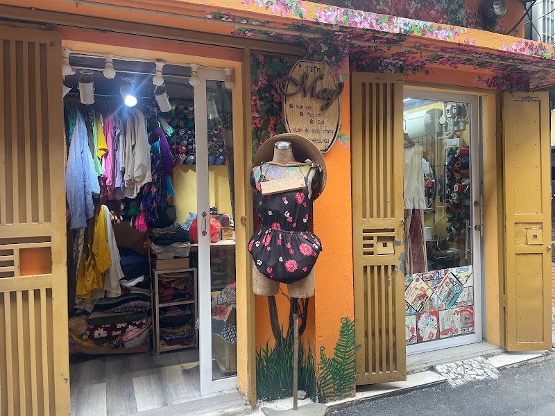 May, tailor for linen and silk in Hanoi — photo 5 of 6