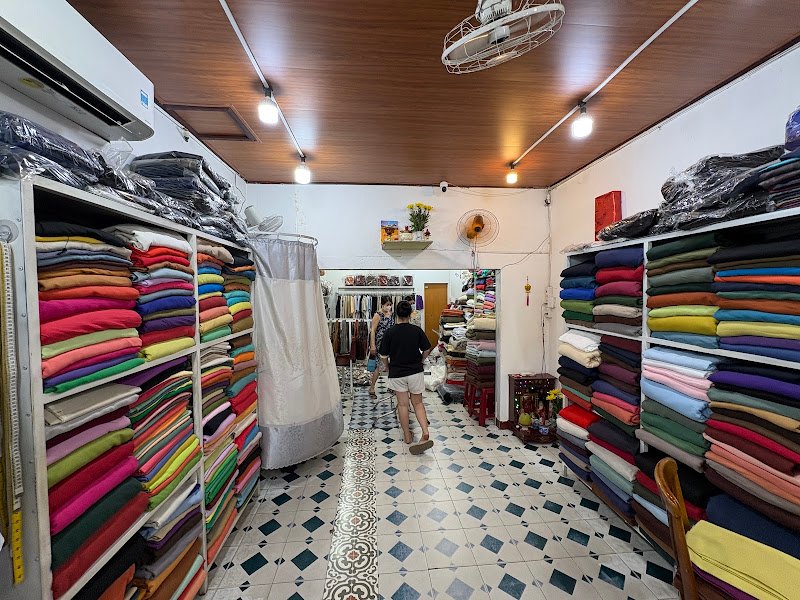 Milan Linen Clothings & Custom Tailoring, tailor for linen and suits (including cashmere) in Hoi An — photo 3 of 6