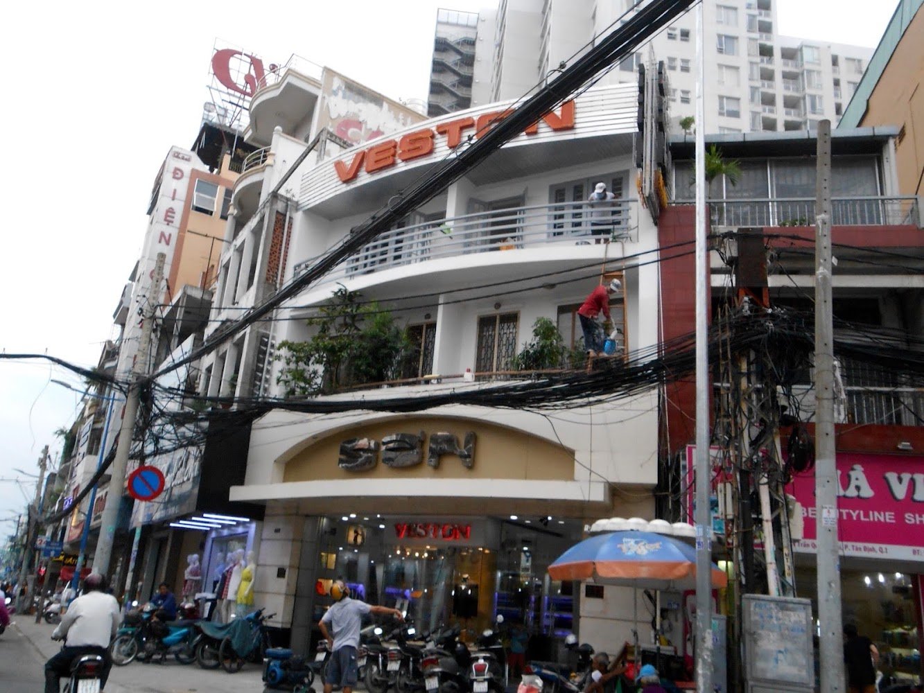 Sơn Veston, tailor for suits in Ho Chi Minh City (Saigon) — photo 1 of 6