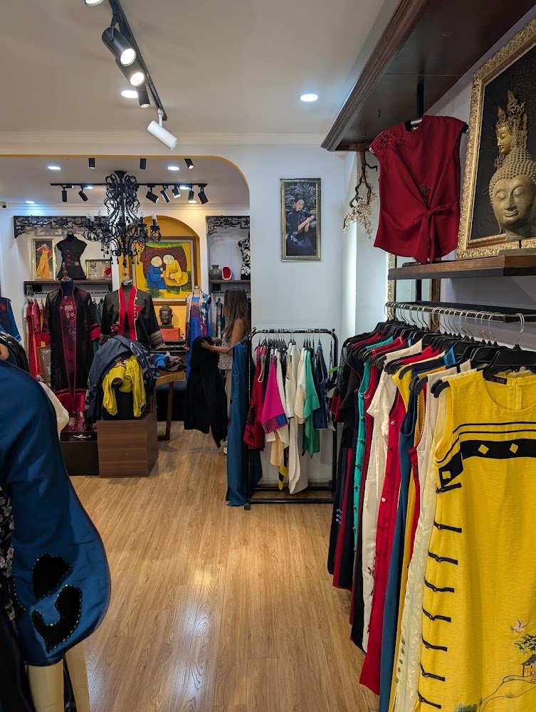 Tailor Cát, tailor for dresses and silk in Hanoi — photo 1 of 5