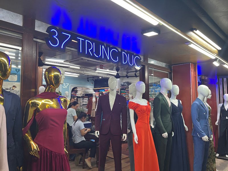 Trung Duc Fabric Shop, tailor for suits and dresses in Hoi An — photo 5 of 6