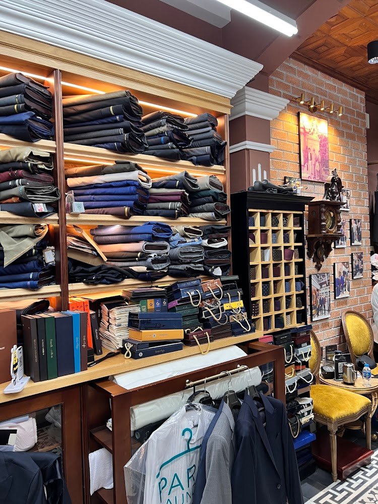 Văn Hùng Tailor, tailor for suits and shirts in Hanoi — photo 1 of 6