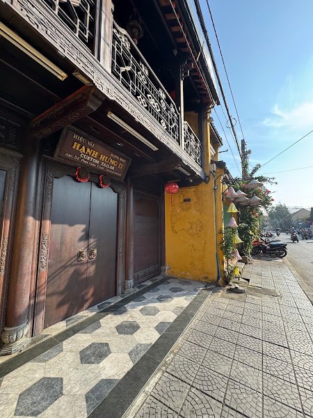 Win Tailor Hoi An, tailor for suits and dresses in Hoi An — photo 2 of 6