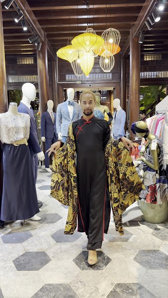 Yaly Couture Exclusive, tailor for suits and dresses in Hoi An — photo 4 of 6