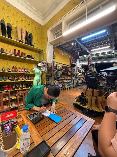 Yes Leather Tailor Hoi An, tailor for leather and shoes in Hoi An — photo 3 of 6