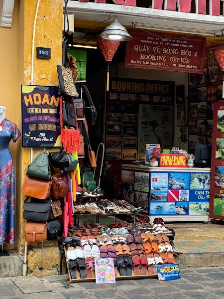 Yes Leather Tailor Hoi An, tailor for leather and shoes in Hoi An — photo 5 of 6
